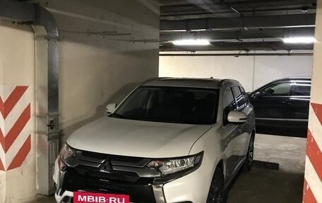 Mitsubishi Outlander III рестайлинг 3, 2022 год, 2 620 000 рублей, 5 фотография