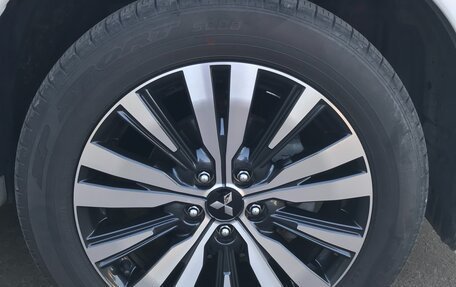 Mitsubishi Outlander III рестайлинг 3, 2022 год, 2 620 000 рублей, 15 фотография