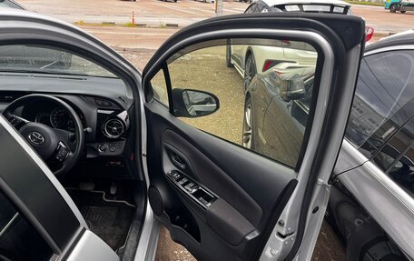 Toyota Vitz, 2019 год, 1 300 000 рублей, 2 фотография