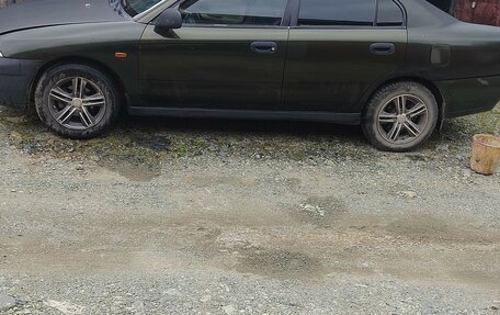 Mitsubishi Carisma I, 1995 год, 145 000 рублей, 3 фотография