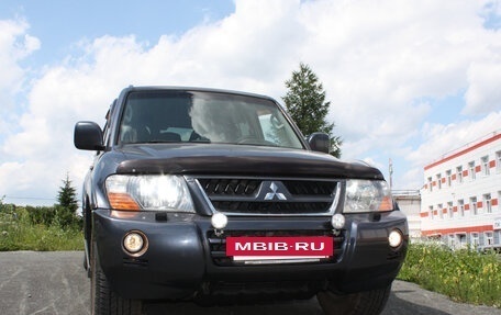 Mitsubishi Pajero III рестайлинг, 2004 год, 1 595 000 рублей, 2 фотография
