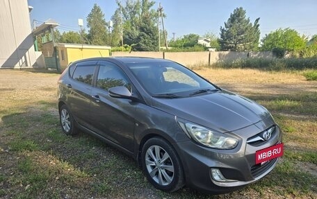 Hyundai Solaris II рестайлинг, 2011 год, 920 000 рублей, 4 фотография
