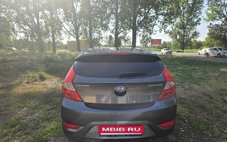 Hyundai Solaris II рестайлинг, 2011 год, 920 000 рублей, 2 фотография