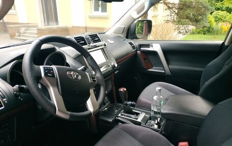 Toyota Land Cruiser Prado 150 рестайлинг 2, 2015 год, 3 399 000 рублей, 16 фотография