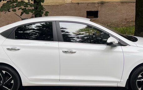 Hyundai Solaris II рестайлинг, 2021 год, 1 800 000 рублей, 3 фотография