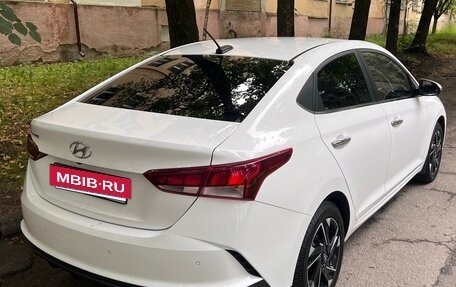 Hyundai Solaris II рестайлинг, 2021 год, 1 800 000 рублей, 4 фотография