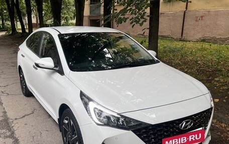 Hyundai Solaris II рестайлинг, 2021 год, 1 800 000 рублей, 5 фотография