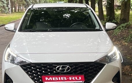 Hyundai Solaris II рестайлинг, 2021 год, 1 800 000 рублей, 8 фотография
