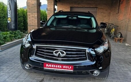 Infiniti QX70, 2014 год, 3 500 000 рублей, 21 фотография