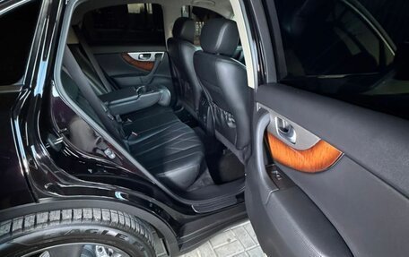 Infiniti QX70, 2014 год, 3 500 000 рублей, 24 фотография