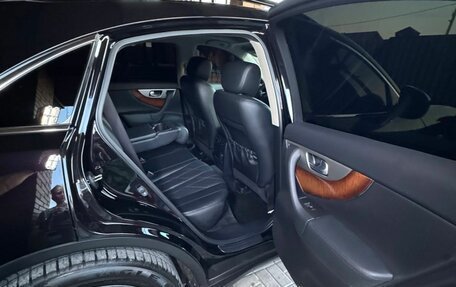 Infiniti QX70, 2014 год, 3 500 000 рублей, 25 фотография