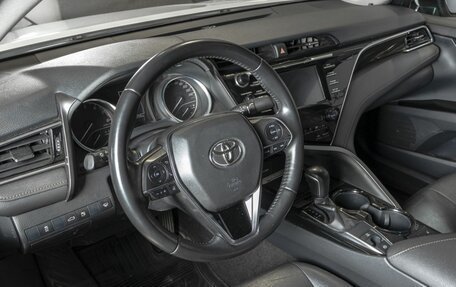 Toyota Camry, 2018 год, 2 495 000 рублей, 3 фотография