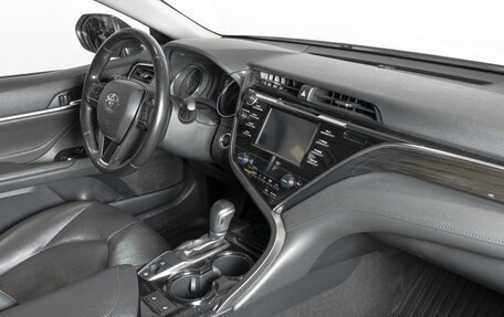 Toyota Camry, 2018 год, 2 495 000 рублей, 4 фотография