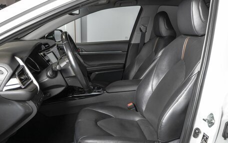 Toyota Camry, 2018 год, 2 495 000 рублей, 11 фотография