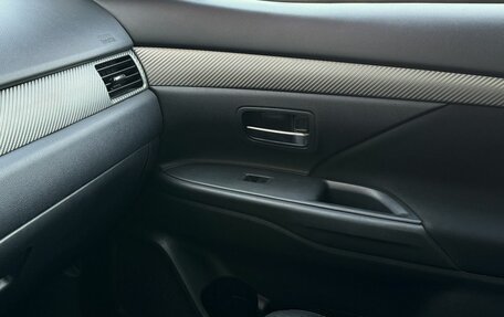 Mitsubishi Outlander III рестайлинг 3, 2013 год, 1 040 000 рублей, 12 фотография