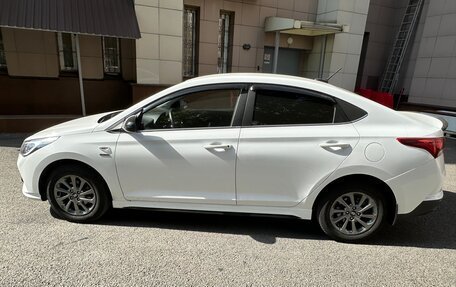 Hyundai Solaris II рестайлинг, 2022 год, 2 200 000 рублей, 4 фотография