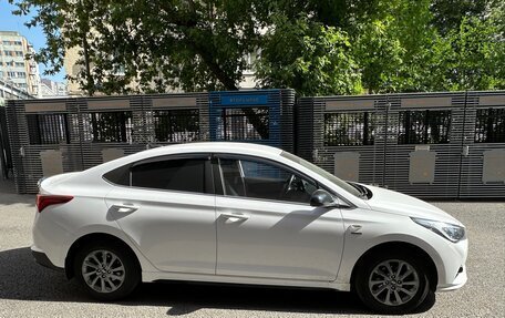 Hyundai Solaris II рестайлинг, 2022 год, 2 200 000 рублей, 2 фотография