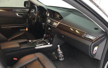 Mercedes-Benz E-Класс, 2011 год, 1 300 000 рублей, 3 фотография