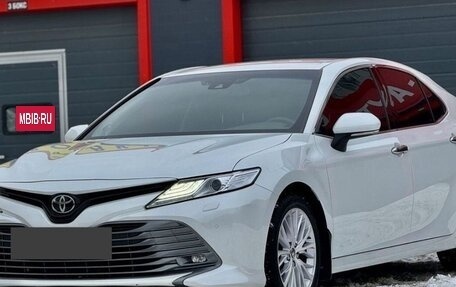 Toyota Camry, 2020 год, 3 500 000 рублей, 4 фотография