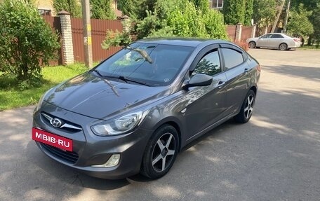 Hyundai Solaris II рестайлинг, 2011 год, 540 000 рублей, 2 фотография