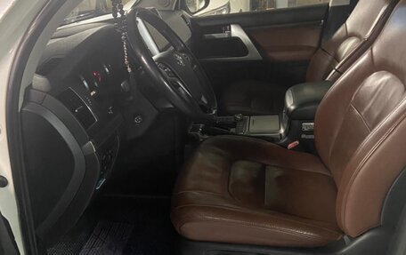 Toyota Land Cruiser 200, 2017 год, 6 000 000 рублей, 3 фотография