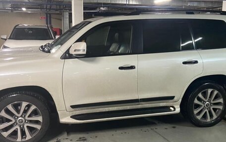 Toyota Land Cruiser 200, 2017 год, 6 000 000 рублей, 2 фотография