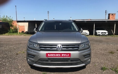 Volkswagen Tiguan II, 2019 год, 2 450 000 рублей, 2 фотография
