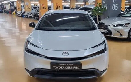 Toyota Prius IV XW50, 2024 год, 4 030 000 рублей, 2 фотография