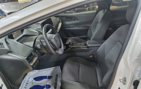 Toyota Prius IV XW50, 2024 год, 4 030 000 рублей, 5 фотография