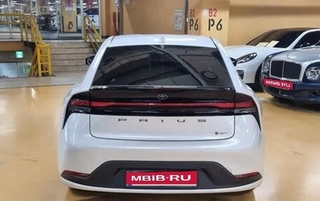 Toyota Prius IV XW50, 2024 год, 4 030 000 рублей, 3 фотография