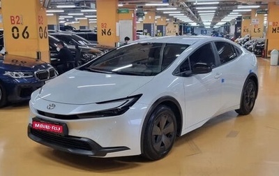 Toyota Prius IV XW50, 2024 год, 4 030 000 рублей, 1 фотография