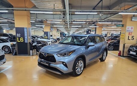 Toyota Highlander, 2023 год, 6 400 000 рублей, 2 фотография
