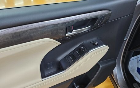 Toyota Highlander, 2023 год, 6 400 000 рублей, 6 фотография