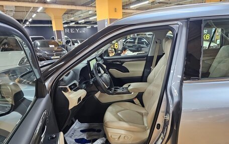 Toyota Highlander, 2023 год, 6 400 000 рублей, 12 фотография