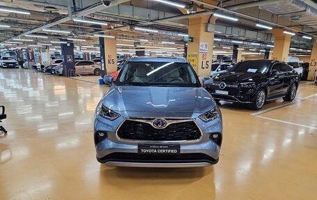 Toyota Highlander, 2023 год, 6 400 000 рублей, 3 фотография