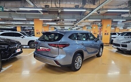 Toyota Highlander, 2023 год, 6 400 000 рублей, 4 фотография