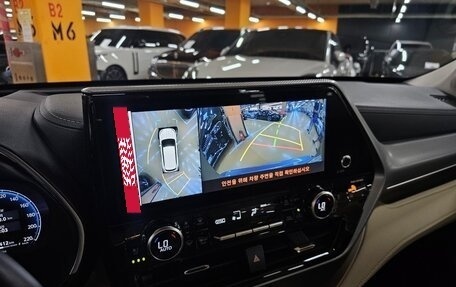 Toyota Highlander, 2023 год, 6 400 000 рублей, 10 фотография