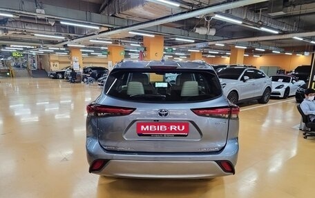 Toyota Highlander, 2023 год, 6 400 000 рублей, 5 фотография