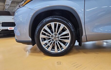 Toyota Highlander, 2023 год, 6 400 000 рублей, 16 фотография