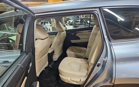 Toyota Highlander, 2023 год, 6 400 000 рублей, 17 фотография