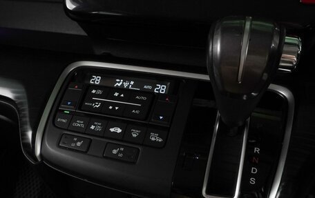 Honda Stepwgn IV, 2015 год, 1 799 000 рублей, 18 фотография