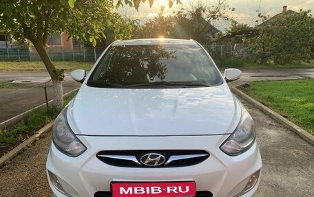 Hyundai Solaris II рестайлинг, 2014 год, 870 000 рублей, 1 фотография