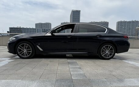 BMW 5 серия, 2021 год, 3 300 000 рублей, 3 фотография
