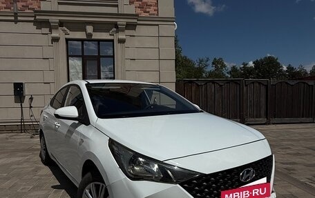 Hyundai Solaris II рестайлинг, 2020 год, 950 000 рублей, 2 фотография