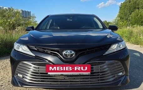 Toyota Camry, 2018 год, 2 450 000 рублей, 2 фотография