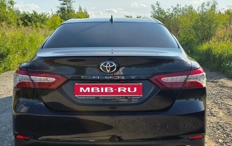 Toyota Camry, 2018 год, 2 450 000 рублей, 3 фотография