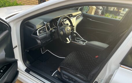 Toyota Camry, 2019 год, 2 800 000 рублей, 11 фотография