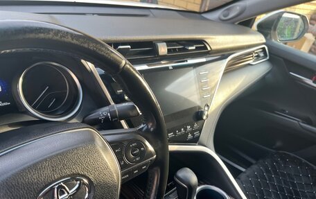 Toyota Camry, 2019 год, 2 800 000 рублей, 8 фотография