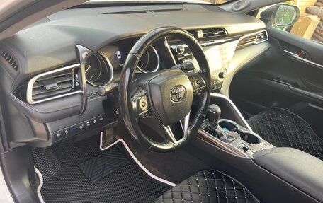 Toyota Camry, 2019 год, 2 800 000 рублей, 10 фотография