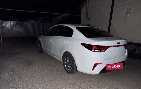KIA Rio IV, 2018 год, 1 050 000 рублей, 2 фотография